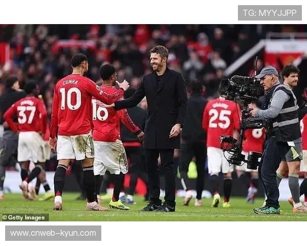 曼联多名后卫伤停，卡里克首秀排兵受限制